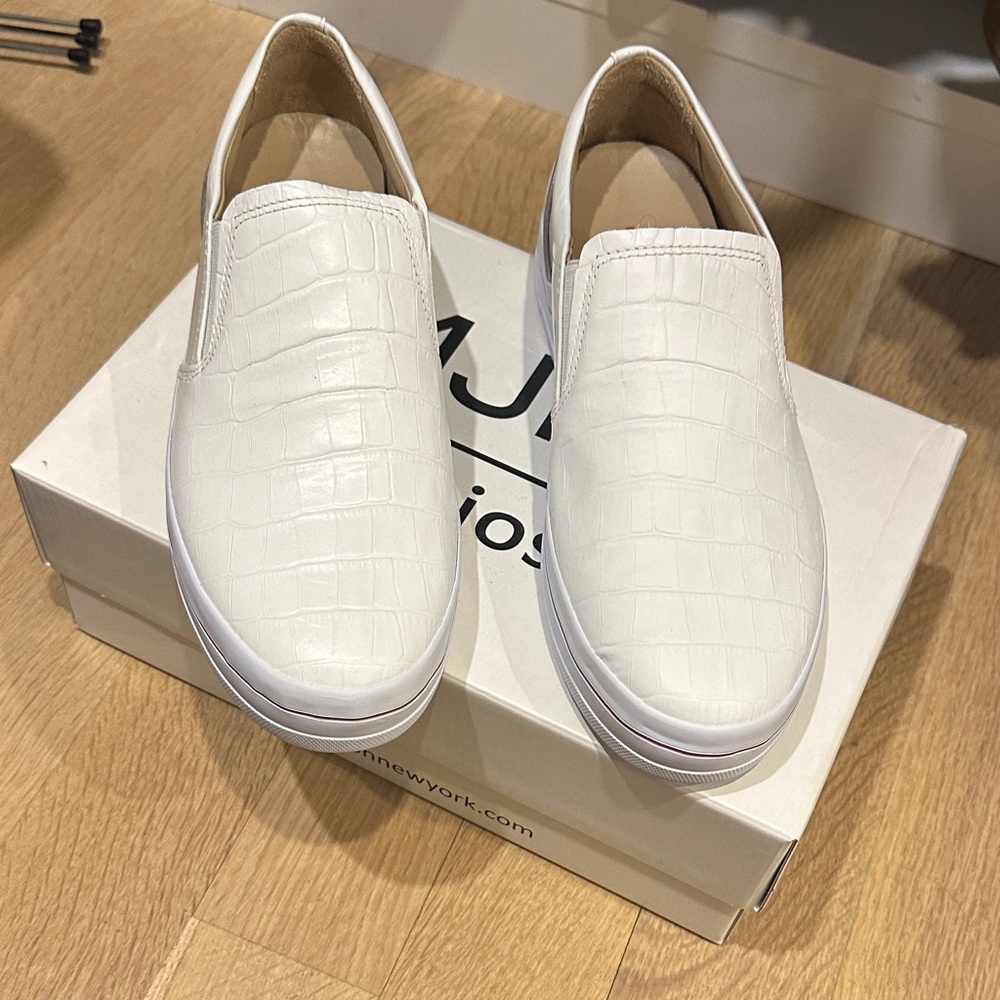 MARC JOSEPH MJNY white slip on croc and patent leather sneaker women’s 37.5